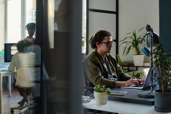 Quels sont les mécanismes derrière la génération d'image IA ?